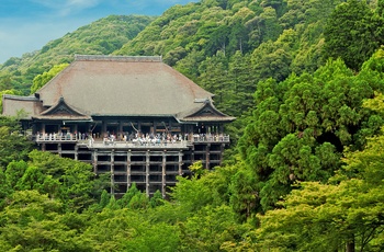 Kiyomizu-dera templet s store balkon, Kyoto, Japan