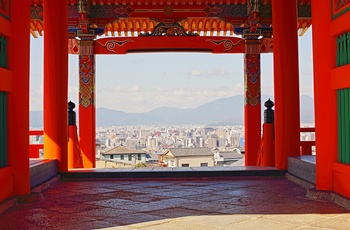 Udsigt mod Kyoto fra Kiyomizu-dera templet i Kyoto, Japan