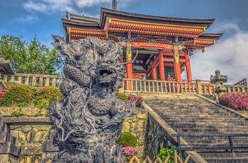 Statue af drage i Kiyomizu-dera templet, Kyoto, Japan