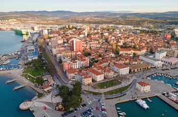 Udsigt over havnebyen Korper i Slovenien