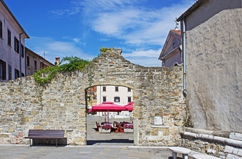 Den gamle bydel i havnebyen Korper i Slovenien