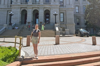 Kristine B foran Colorado State Capitol, Denver - rejsespecialist Lyngby