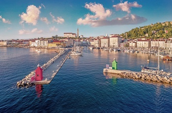 Kystbyen Piran der ligger ud til Adriaterhavet på Sloveniens kyst