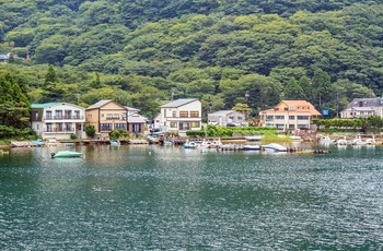 By ved bredden af Lake Ashi, Japan 