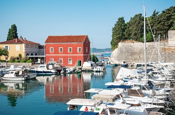 Lystbådehavn i Zadar, Dalmatien i Kroatien