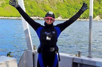 Lizette på dykkertur ved Stewart Island i New Zealand - rejsespecialist i Lyngby