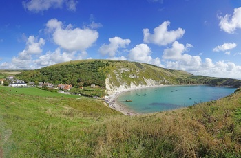 På vej mod bugten Lulworth Cove - en del af Jurassic Coast i Sydengland