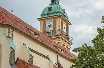 Domkirkens klokketårn i Maribor, Slovenien - Foto: Leonhard Niederwimmer Unsplash