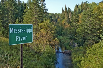 Mississippi-floden starter i Itasca State park, Minnesota