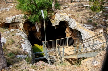 Ståltrapper på vej ned til en grotte i Naracoorte Caves National Park, South Australia