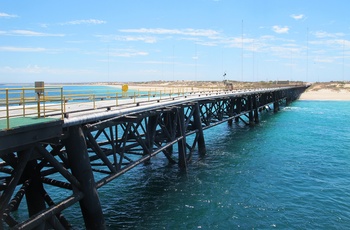 Navy Pier ligger 14 kilometer fra kystbyen Exmouth i Western Australia