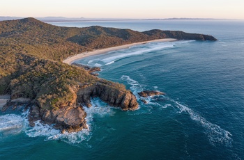 Luftfoto af kyststrækning i Noosa National Park, Queensland