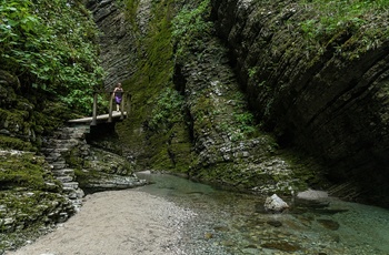 På vej til vandfaldet Kozjak Falls i Slovenien