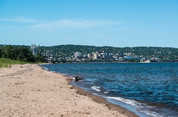 Stranden Park Point Beach udenfor havnebyen Duluth i Minnesota