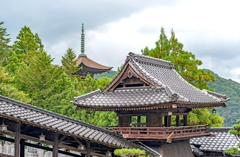 Tæt på det buddhistiske Rurikō-ji tempel i Kozan Park, Yamaguchi i Japan