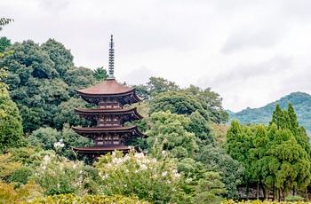 Tæt på det buddhistiske Rurikō-ji tempel i Kozan Park, Yamaguchi i Japan