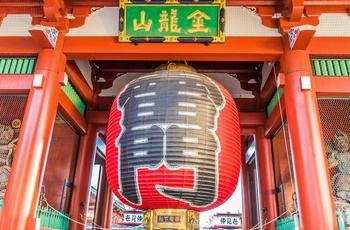 Kaminari-mon Gate i Senso-ji templet i Tokyo, Japan