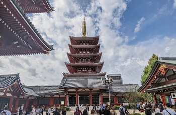 Lokale og turister i Senso-ji templet i Tokyo, Japan