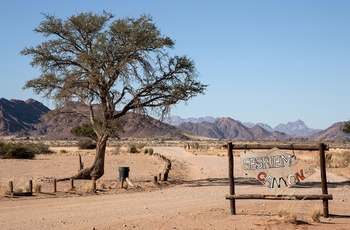 Vejskilt der viser vejen til kløften Sesriem Canyon i Namibia