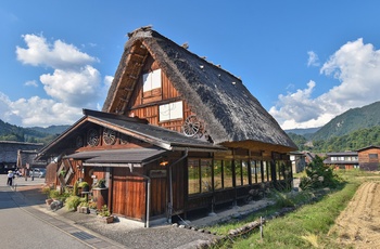 Klassisk hus i landsbyen Shirakawa-go langs Hakusan Shirakawago White Road - Japan