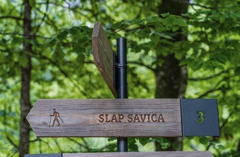 Skilt til Savica-vandfaldet i Triglav National Park, Slovenien