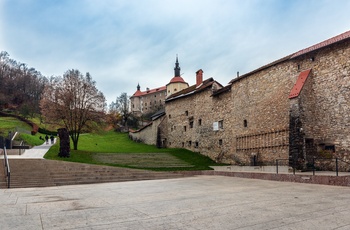 Parken omkring Skofja Loke Slot og Museum i Slovenien