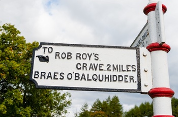 Skotland, Balquhidder - vejskilt til Baiquhidder med Rob Roys gravsted