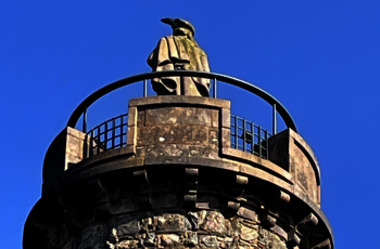 Skotland, Glenfinnan - monumentet med en Highlander på toppen