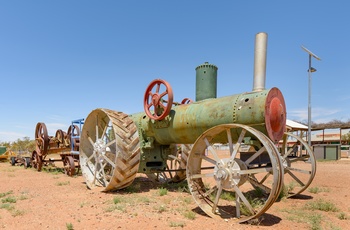 Gammel damp-traktor på museum i Oodnadatta - South Australia