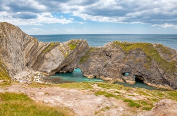 Stair Hole ligger ca. 2 km fra Durdle Door på Jurassic Coast - Sydengland