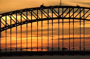 BridgeClimp på Sydney Harbour Bridge ved solnedgang, New South Wales