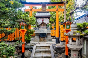 Helligdommen Tatsumi Shrine i Gion distriktet i Kyoto, Japan - AS