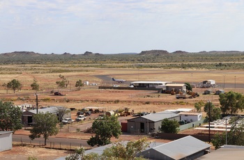 Luftfoto af den lille flyveplads i Tennant Creek, Northern Territory