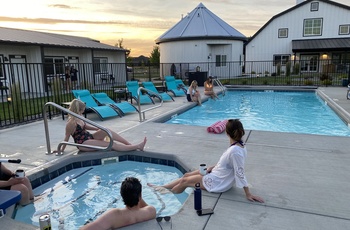 The Barn B&B Walla Walla, Guests in Pool