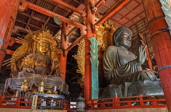  Den store buddha i Todai-ji Temple i Nara, Japan