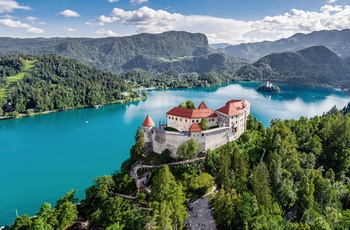 Udsigt over Bledsøen og Bled Slot i Slovenien