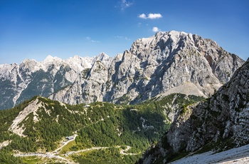 Vejen til Vrsic-bjergpasset i Slovenien