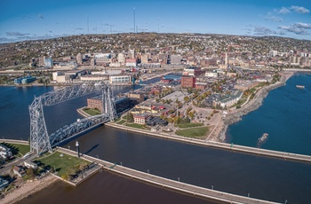 Udsigt til Aerial Lift Bridge og havnen i Duluth, Minnesota